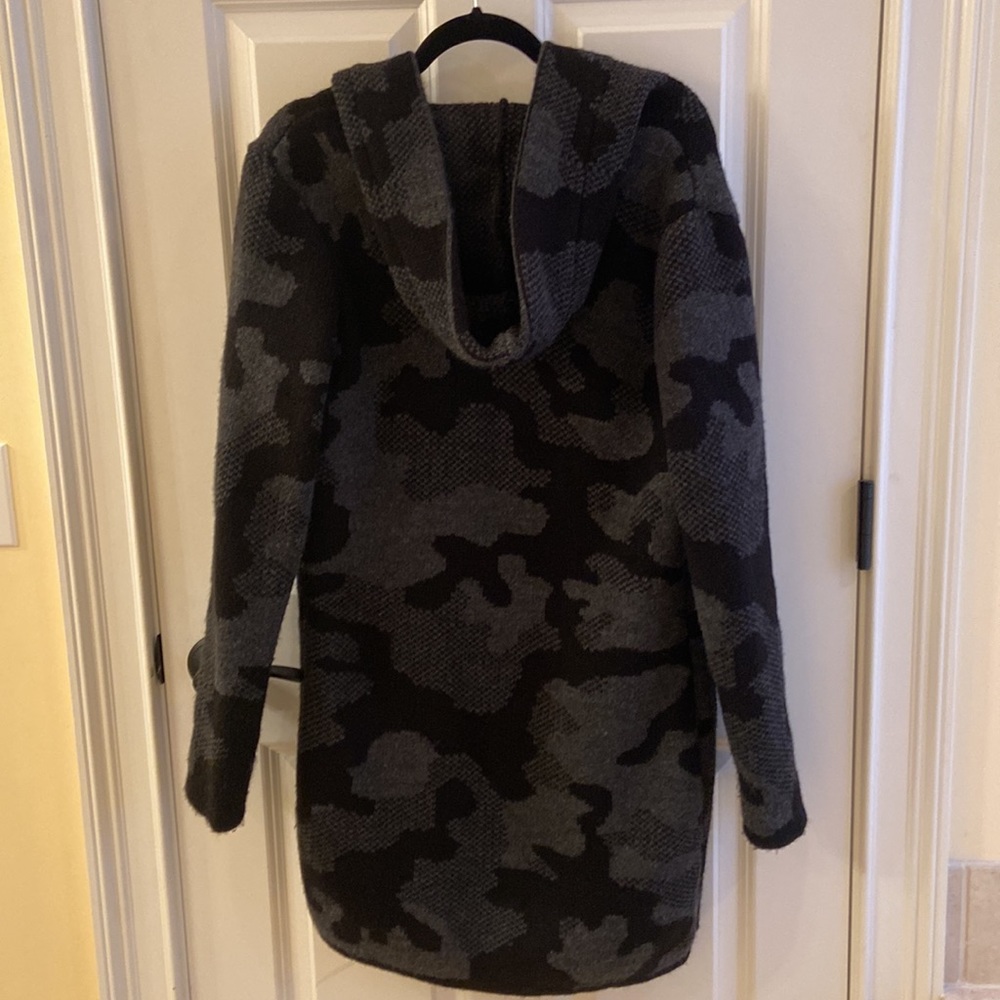 Toda Bella camouflage hooded duster/jacket. Size M. - Picture 5 of 10
